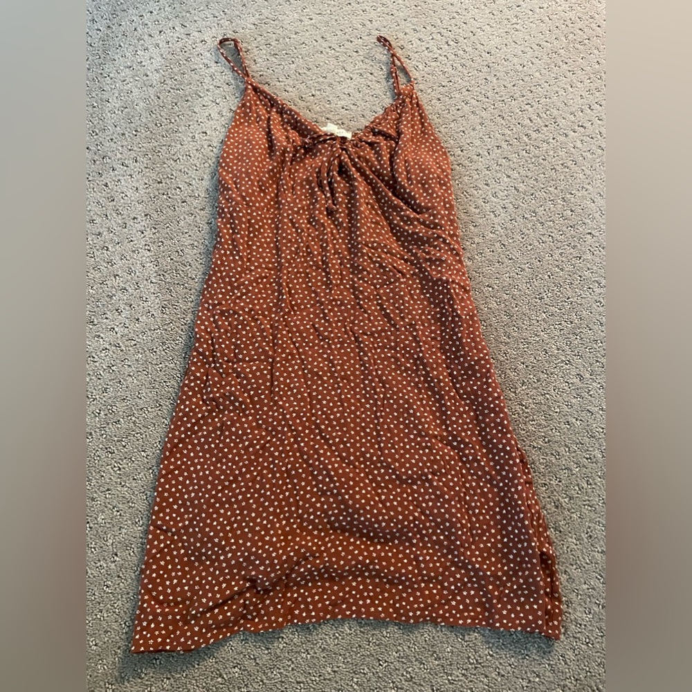 brown and white detailed short dress
